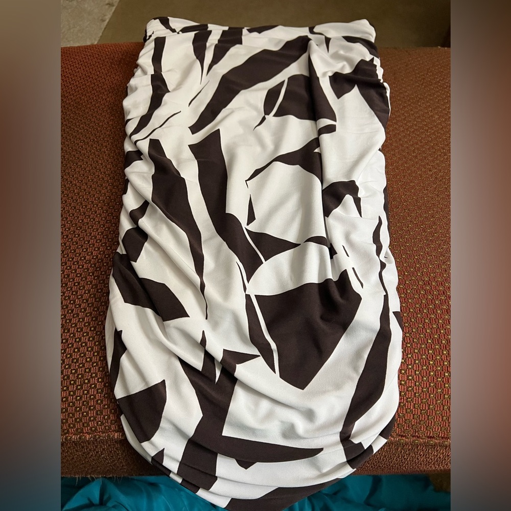 Express Ruched Mini Skirt - Picture 4 of 6